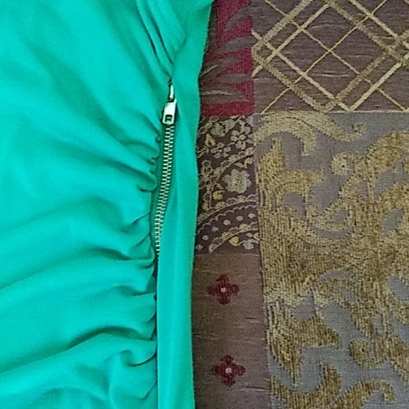 Green fitted dress - Picture 5 of 5